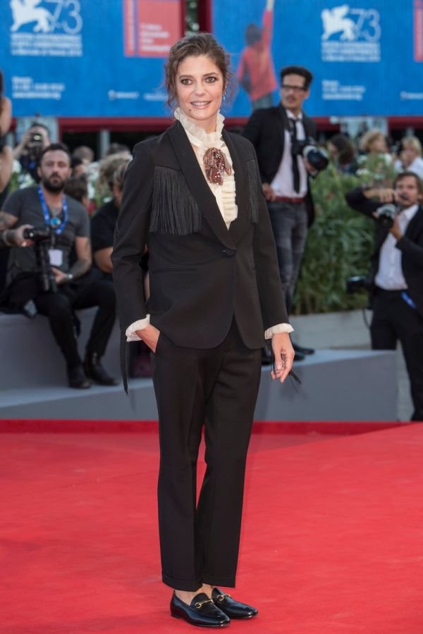 Po uzoru na majku: Ćerka Catherine Deneuve poseduje nonšalantan, francuski stil koji OČARAVA!