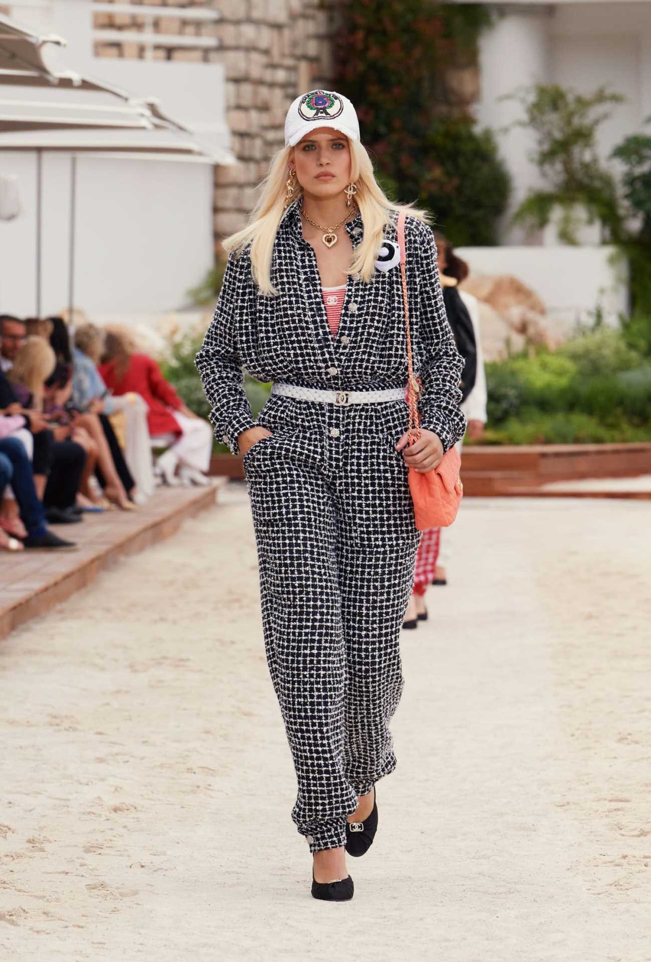 chanel_008-cruise-2022-23-collection_looks_vf-LD.jpg