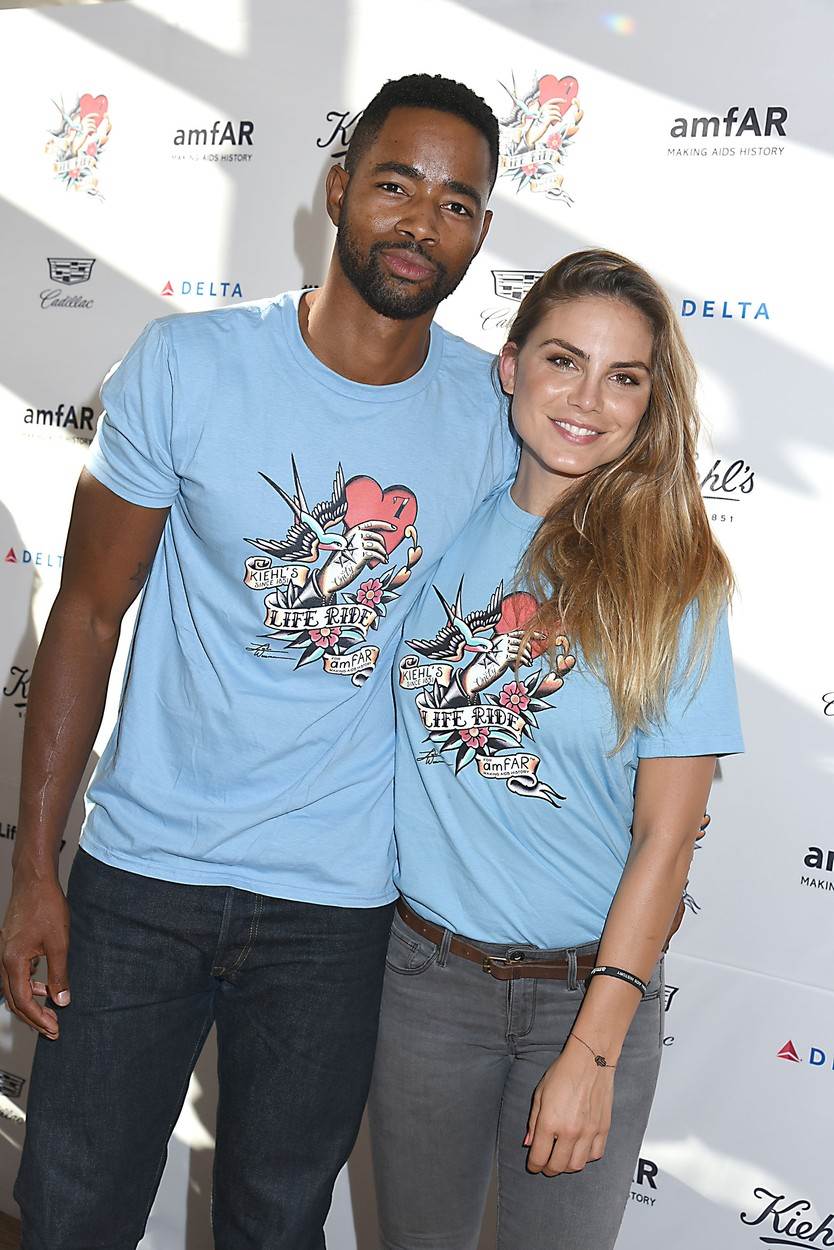 Nina Seničar i Jay Ellis