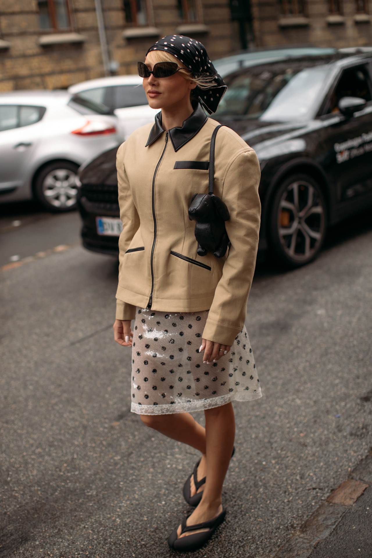 Najmodernija boja košulje za jesen 2025 je crvena