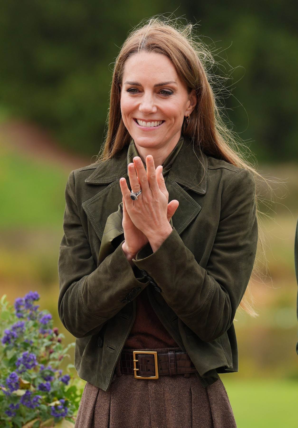 Kate Middleton u brušenoj zelenoj jakni