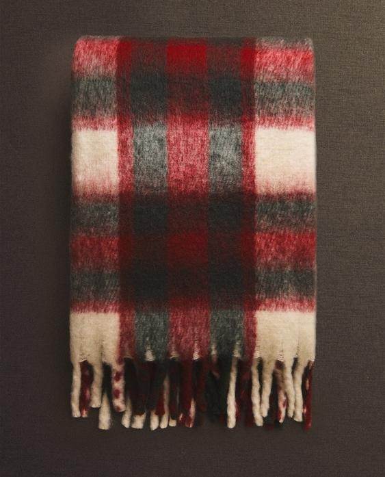 10 najlepših Zara Home dekorativnih predmeta i ukrasa za prazničnu sezonu 2025