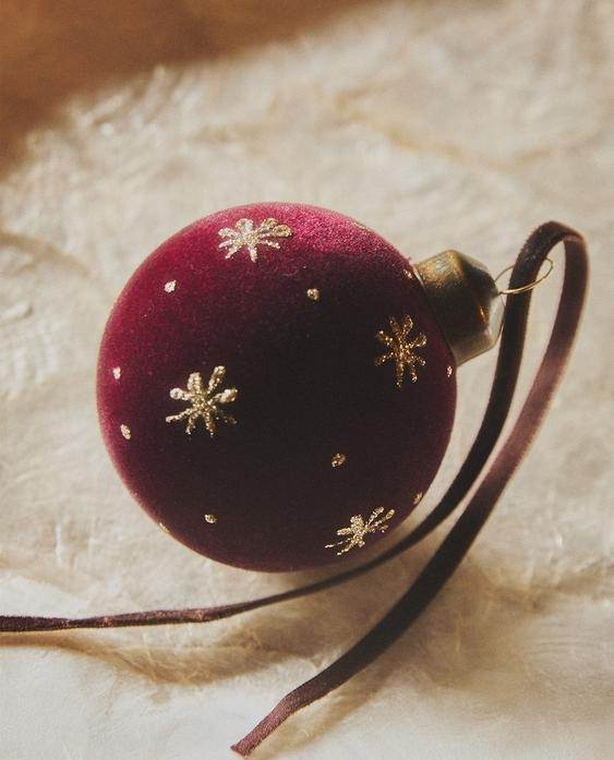 10 najlepših Zara Home dekorativnih predmeta i ukrasa za prazničnu sezonu 2025