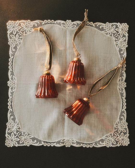 10 najlepših Zara Home dekorativnih predmeta i ukrasa za prazničnu sezonu 2025