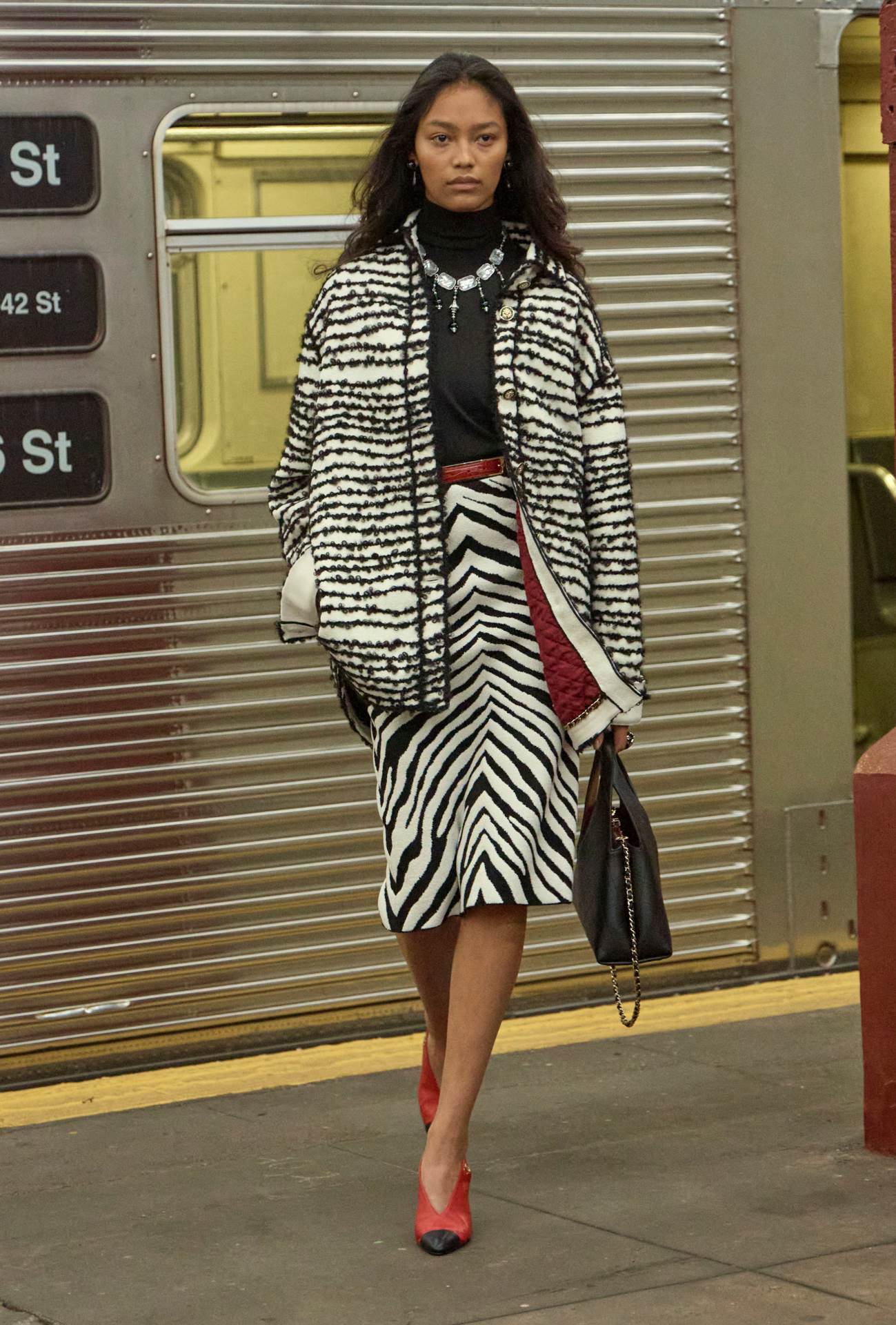 Chanel PreFall PO F26 050.jpg