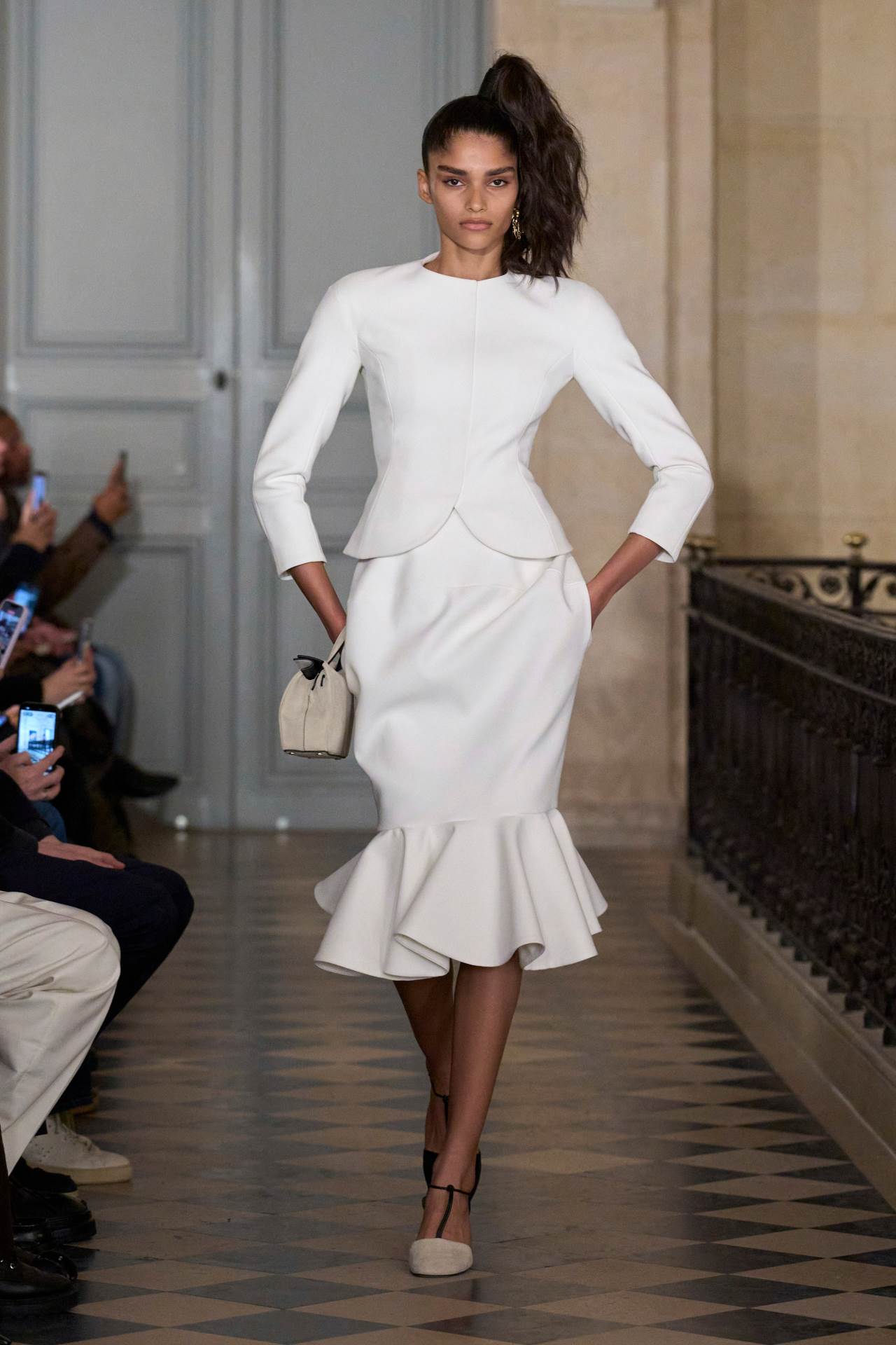 Jacquemus PO F26 001.jpg