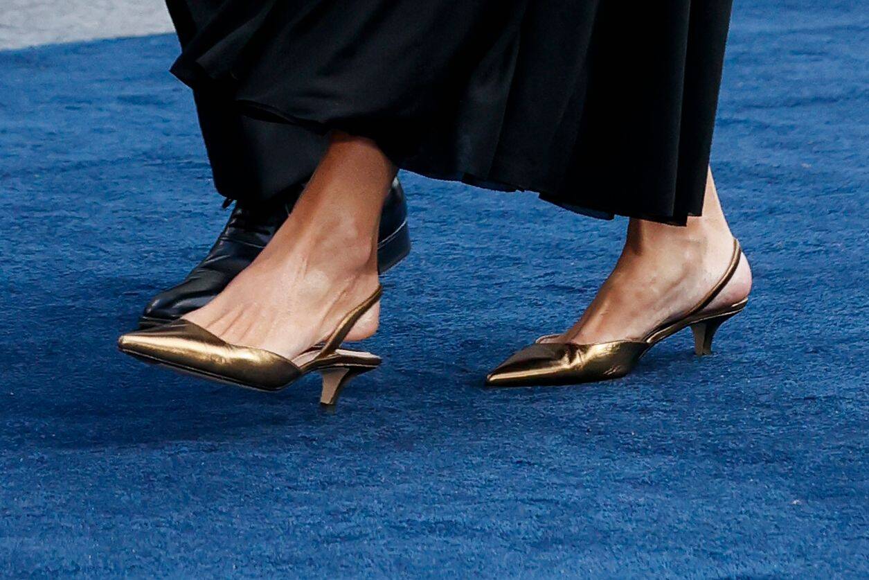 zlatne slingback cipele