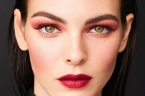NAJPOPULARNIJA LETNJA BOJA RUŽA ZA USNE: Nakon 90-ih ponovo je u modi, a unosi dozu razigranosti u svaki make-up look