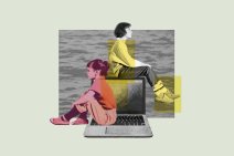 Ilustracija dve devojčice koje sede na laptopu.