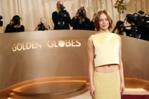 Emma Stone u žutom kompletu na dodeli Zlatnih globusa 2026.