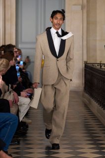 Jacquemus PO F26 007.jpg