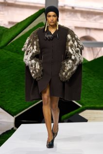 Louis Vuitton revija u Luvru za jesen zimu 2026 2027