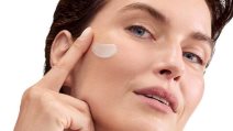 Eucerin® Hyaluron Filler + Elasticity Ultralagana dnevna nega sa SPF 50+ (2).jpg