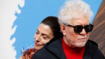 Pedro Almodovara sa Bárbarom Lennie na premijeri filma Bitter Christmas.