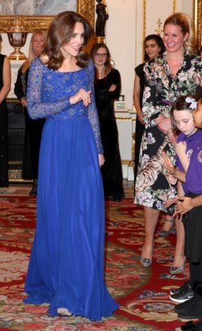 Stavila do znanja da ONA ostaje na TRONU: Kate Middleton u kraljevskoj haljini!