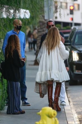 Kada se Jennifer Lopez potrudi da izgleda trendy onda je to jedan viši nivo!