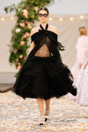 Šta će nositi Carrie Bradshaw u nastavku serije? Pogledajte 15 Haute Couture SS21 kreacija koje predviđamo!