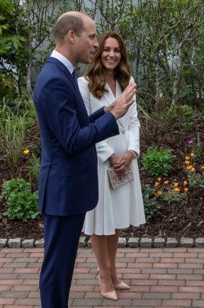 Kate Middleton u sofisticiranoj beloj sako-haljini još jednom dokazala da ostaje dosledna svom stilu