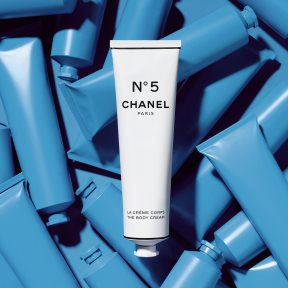 Chanel ima limitiranu kolekciju od čak 17 beauty proizvoda sa mirisom N°5, a mi vam donosimo sve detalje