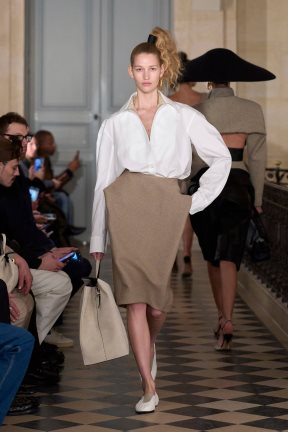 Jacquemus PO F26 015.jpg