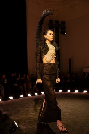 Schiaparelli HC PO S26 009.jpg