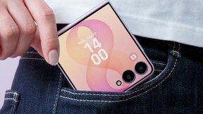 207-lifestyle-product-galaxy-zflip8-7.jpg