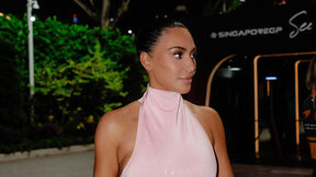Kim Kardashian u roze haljini u Singapuru.