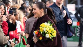 Meghan Markle u bordo kaputu.