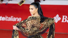 Kim Kardashian na crvenom tepihu u Rimu na premijeri svoje Hulu seriju.