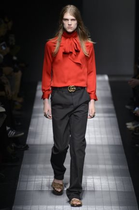 Muška Gucci kolekcija za jesen/zimu 2015 vraća ženstvene akcente u menswear