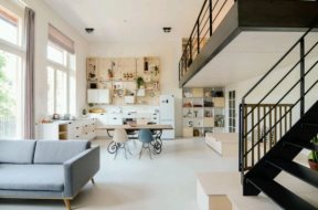 Fantastičan stan: Stara škola u Amsterdamu preuređena u minimalistički kutak