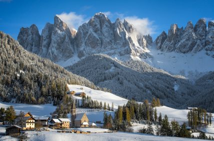 Dolomiti su jedna od najlepših destinacija u Italiji i sjajno mesto za posetu u zimskom periodu.