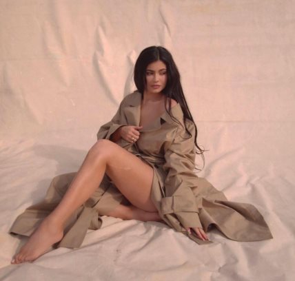 Kylie Jenner je u rekordnom roku povratila staru liniju nakon prvog porođaja