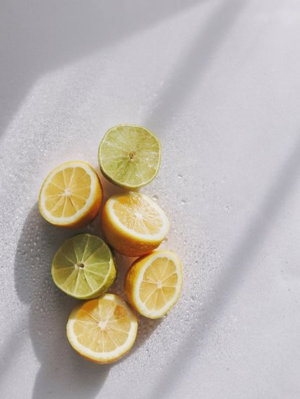 Započnite dan čašom tople vode s limunom, kako biste telo očistili od toksina.