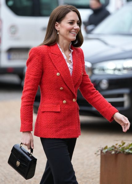 Kate Middleton nosi svoju omiljenu torbu Mayfair britanskog brenda Aspinal iz Londona.