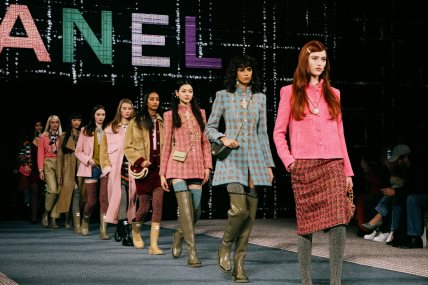 02_FW_2022-23_RTW_collection_Show_finale_copyright_CHANEL.jpg