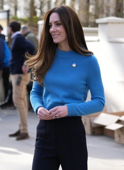 Kate Middleton nosila i bedž u bojama ukrajinske zastave.