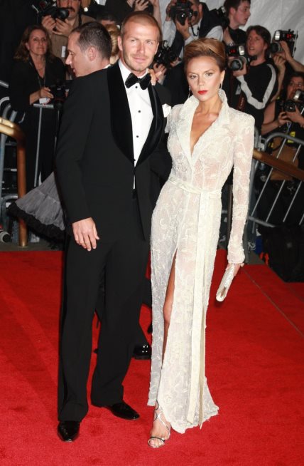 Victoria Beckham i David Beckham oduševili su odevnim kombinacijama na Met gali 2008. godine-