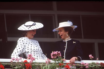 Princeza Diana je obožavala retro haljine i tufne.