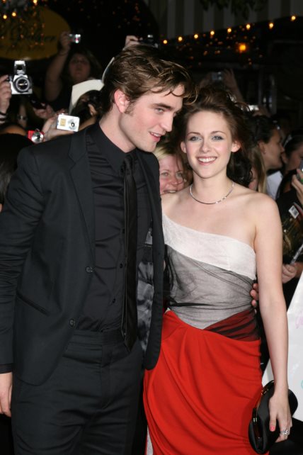 Kristen Stewart i Robert Pattinson su bili u vezi 3 godine dok ga ona nije prevarila sa 19 godina starijim.