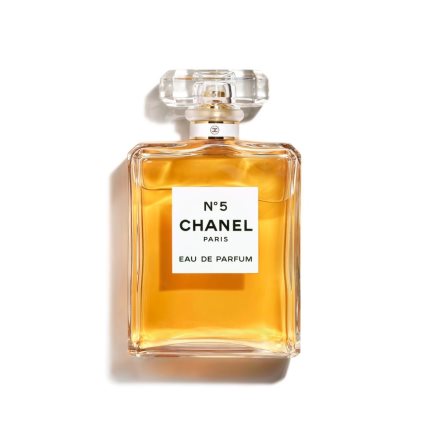 Vanvremenski i kultni CHANEL NO5 parfem omiljen je elegantnim i sofisticiranim ženama širom sveta.