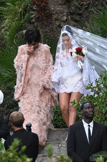 Kourtney Kardashian udala se u nestvarnoj Dolce&Gabbana haljini.