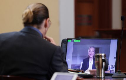 Kate Moss uključila se na suđenje putem video call-a.