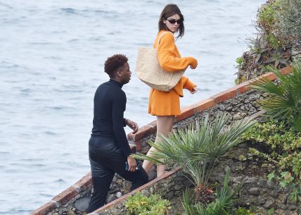 Kendall Jenner sa sobom uvek nosi Tote Bag.