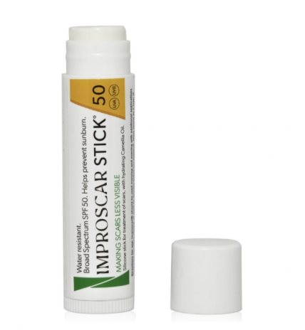 Predlažem da probate Improscar stick spf50, vodootporni stik na bazi silikona, opcija 2u1, čini ožiljke manje viljidivim, a istovremeno i štiti od UV zračenja. Potrebno je da mažete što duže, čak i do godinu dana.