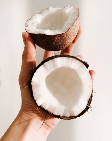 kokosovo ulje je spas za kosu.