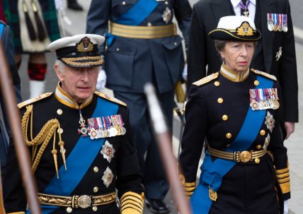 Sahrana kraljice Elizabeth II počela je u Vestminsterskoj opatiji danas u 11 časova, a pored kraljevske porodice, prisustvuje 2000 važnih gostiju iz celog sveta.