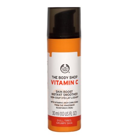 The Body Shop – Vitamin C Skin Booster Instant Smoother čini da koća bude meka i glatka.