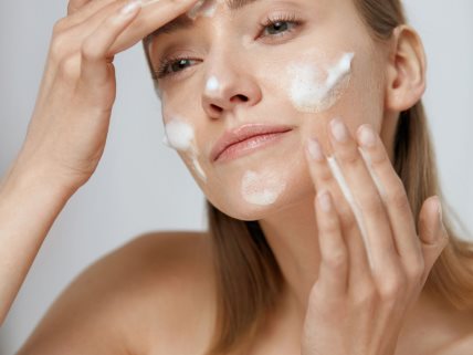 Ukoliko imate suvu kožu jako je bitno da koristite nežna sredstva.