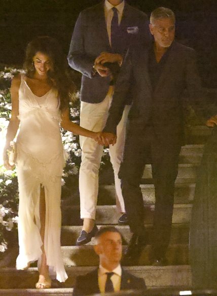 Advokatica Amal Clooney za večeru sa suprugom George Clooneyem odabrala je dugačku belu haljinu koja bi mnogim damama poslužula poput prave inspiracije za venčanicu!